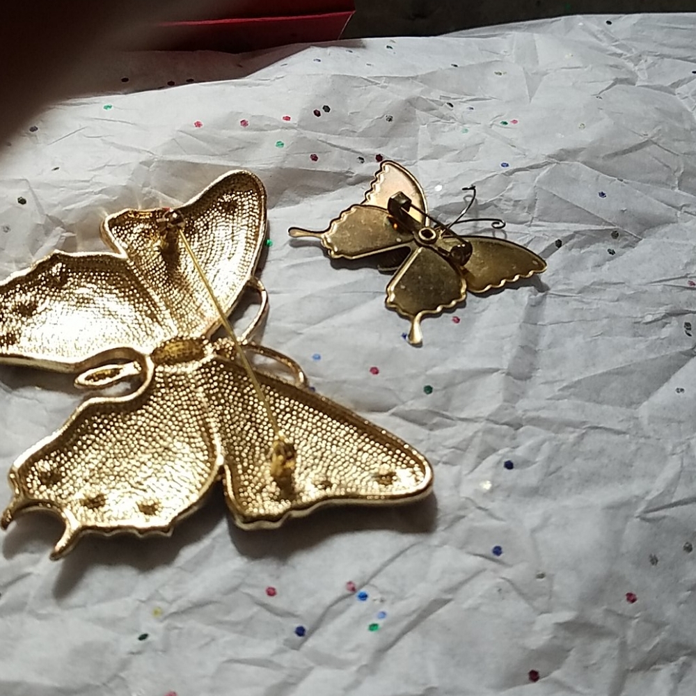 Jewelry - Picture 2 of 3